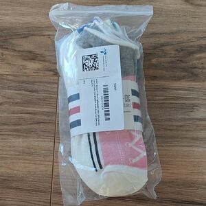 NIP 5 Pairs Of Sneaker Socks